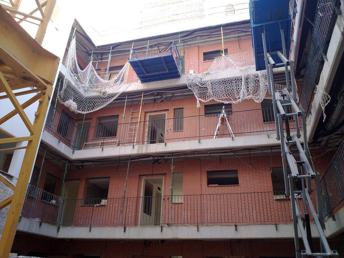 45 VIVIENDAS DE LUJO EN CALLE BAÑOS