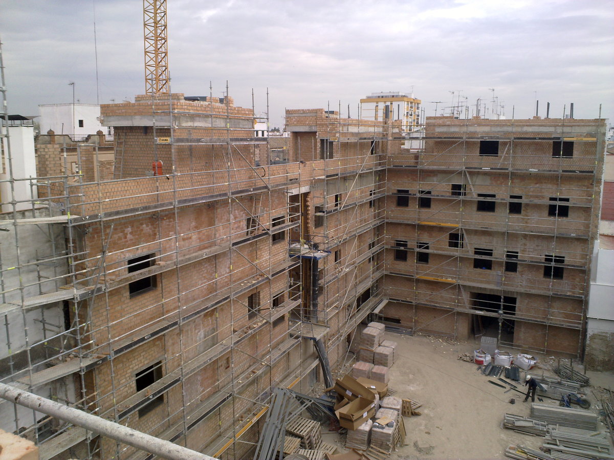 45 VIVIENDAS DE LUJO EN CALLE BAÑOS