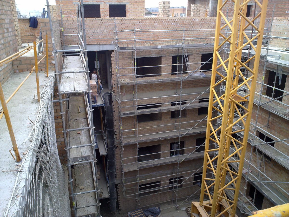 45 VIVIENDAS DE LUJO EN CALLE BAÑOS