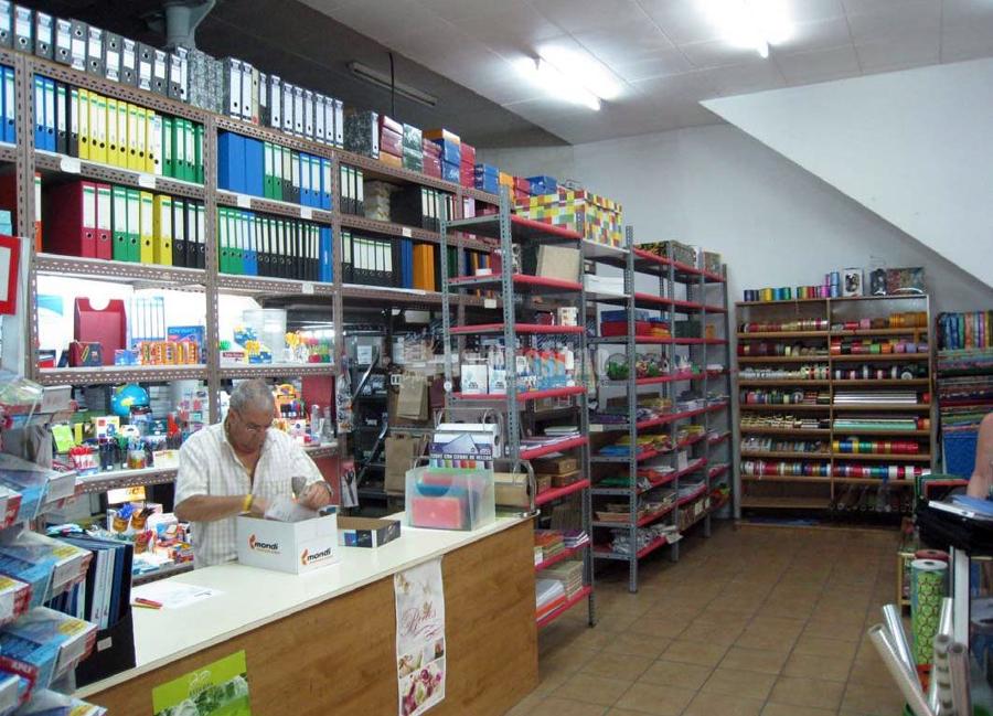 Reforma integral de la papelería Pedra paper tisora