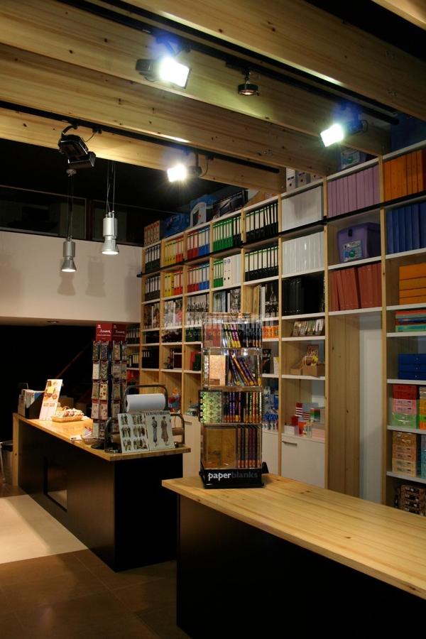 Reforma integral de la papelería Pedra paper tisora