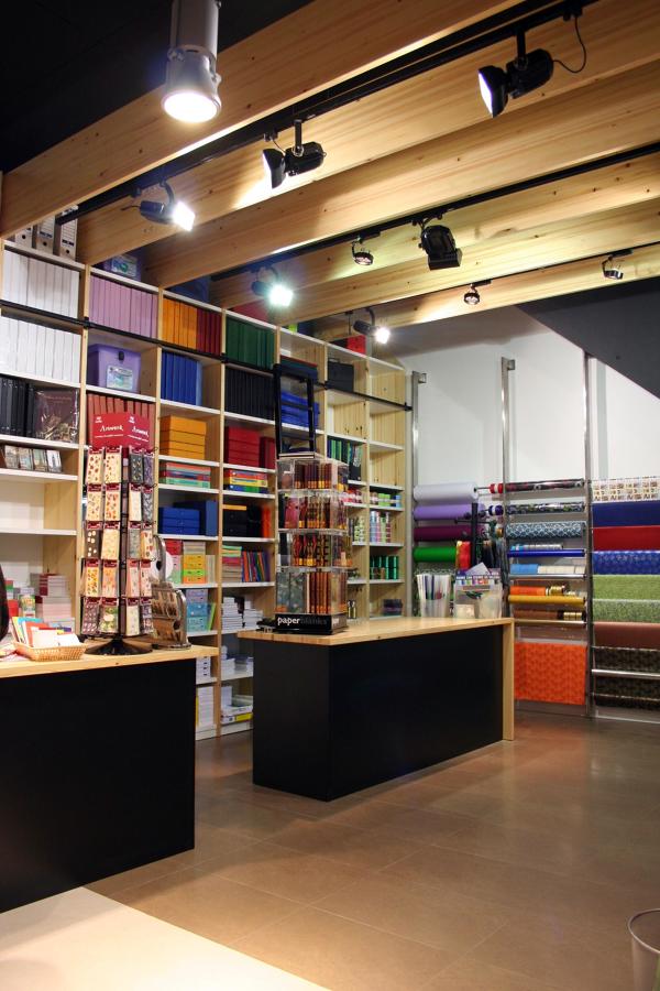 Reforma integral de la papelería Pedra paper tisora