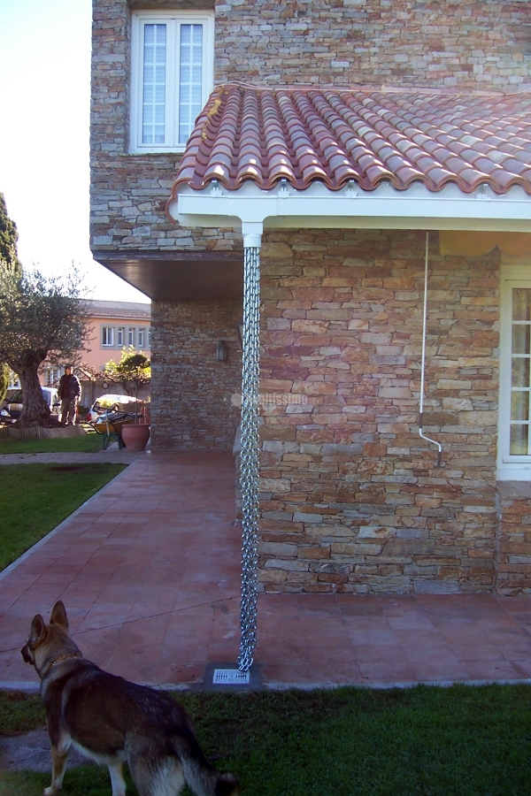 Tejado teja envejecida.