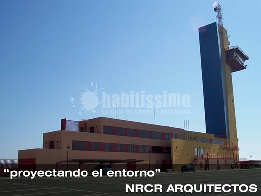 TORRE DE CONTROL Y CAPITANIA MARITIMA EN ALMERIA