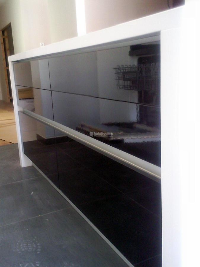 Cocina abierta y tirador de Gola