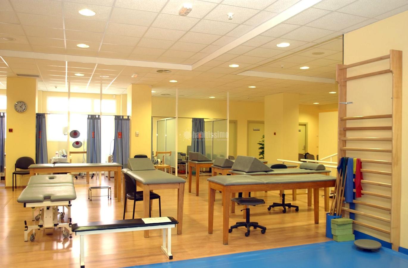 Gimnasios y Clínicas.