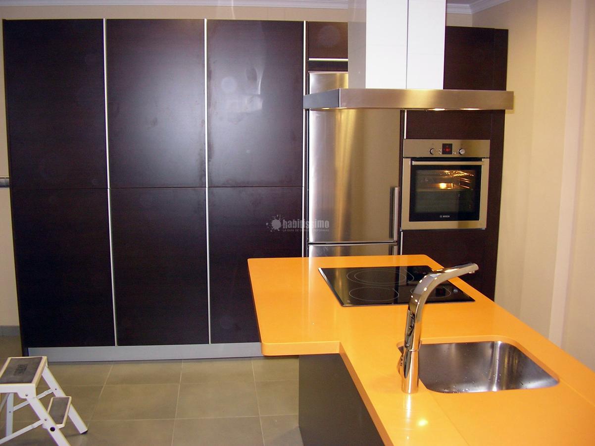 Cocina - Comedor con lavadora y secadora ocultas