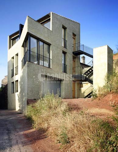 Edificio plurifamiliar de dos viviendas y legalización de garaje  preexistente en la planta baja en el Molar