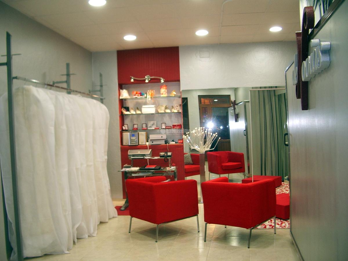 Adaptación local para tienda de trajes de novias y ceremonia