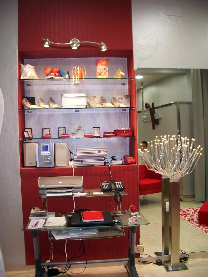 Adaptación local para tienda de trajes de novias y ceremonia