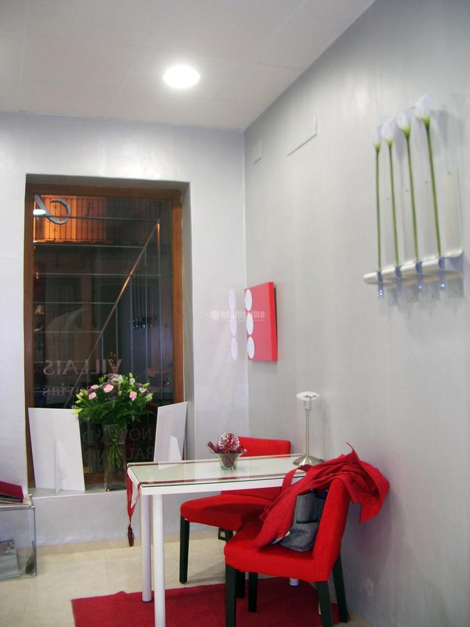 Adaptación local para tienda de trajes de novias y ceremonia