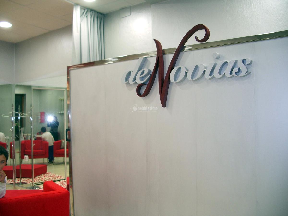 Adaptación local para tienda de trajes de novias y ceremonia