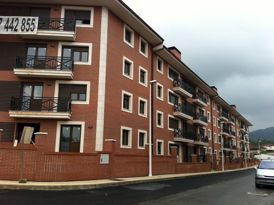 76 viviendas en bloque y garajes