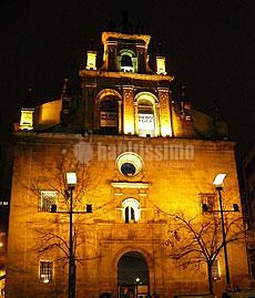 Instalación de iluminación espectáculo y sonido profesional