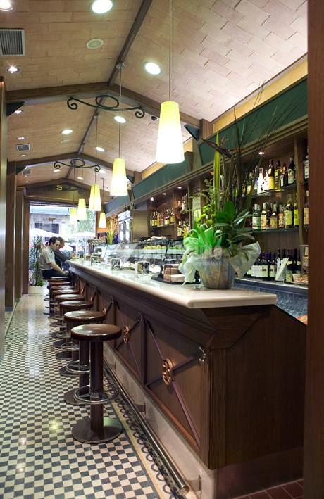 Rehabilitación integral de bar-restaurante Mesón Jamón