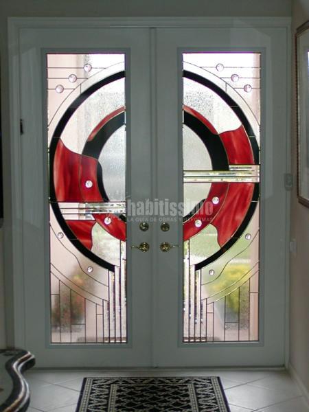 Vidriera Contemporanea en la entrada de una casa