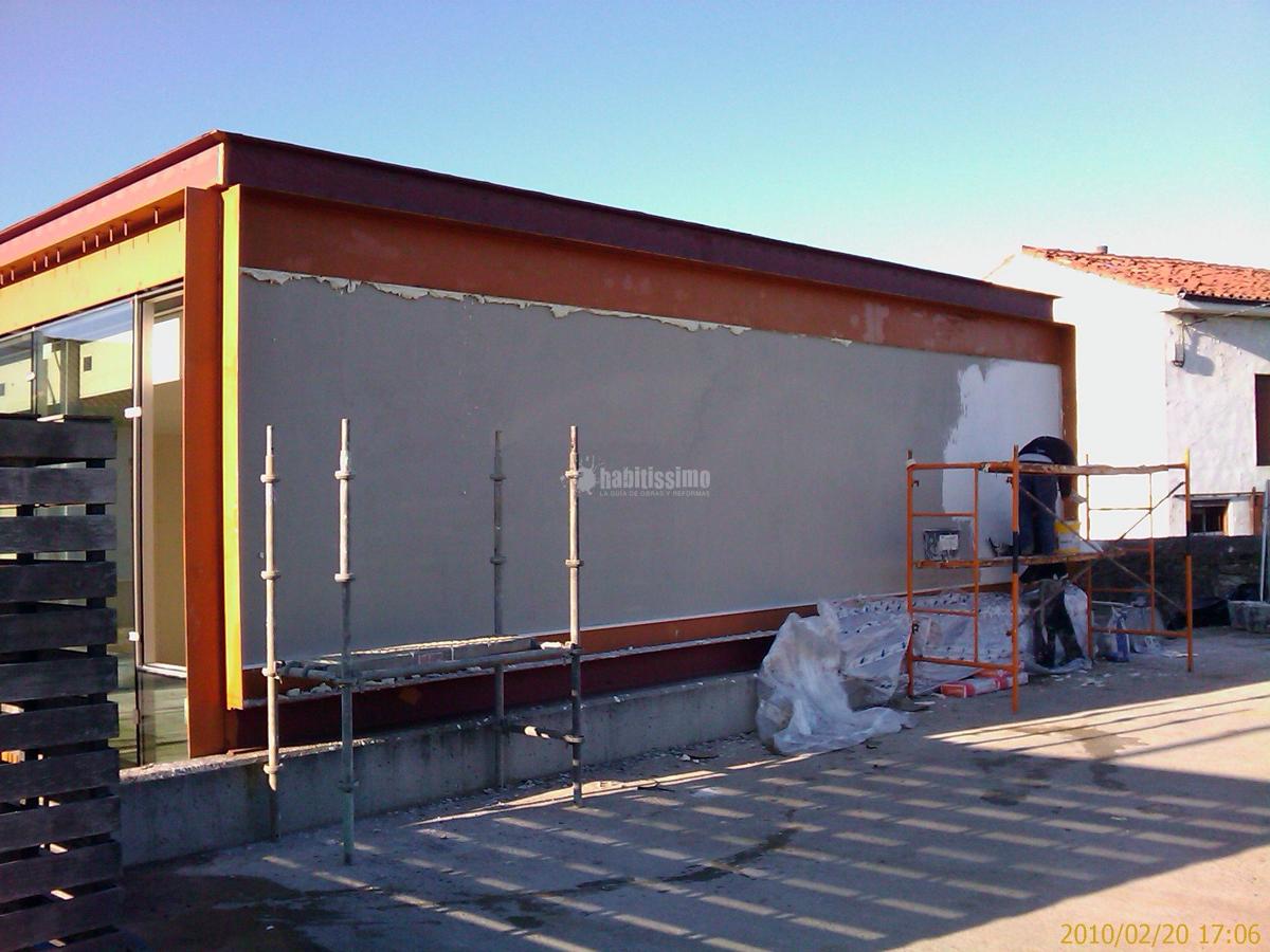 Aplicación de acabado en Acrilico STO