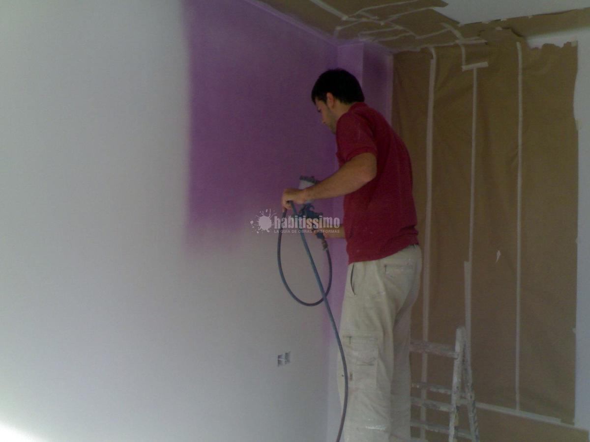 Pintura en vivienda unifamiliar con máquina