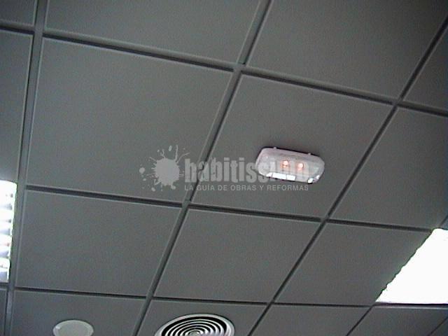 Exposición, talleres y oficinas en polígono la Negrilla (Sevilla)