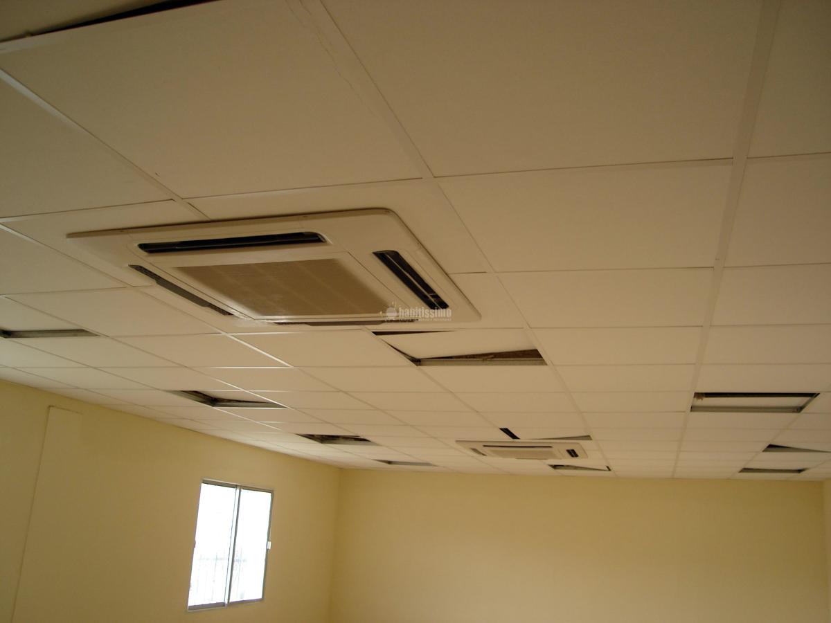 Exposición, talleres y oficinas en polígono la Negrilla (Sevilla)