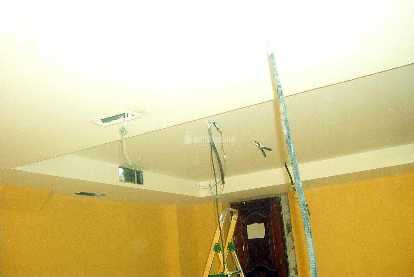 Exposición, talleres y oficinas en polígono la Negrilla (Sevilla)