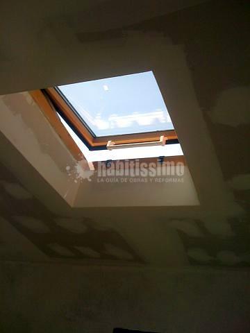 Falso techo Pladur cuatro aguas y velux