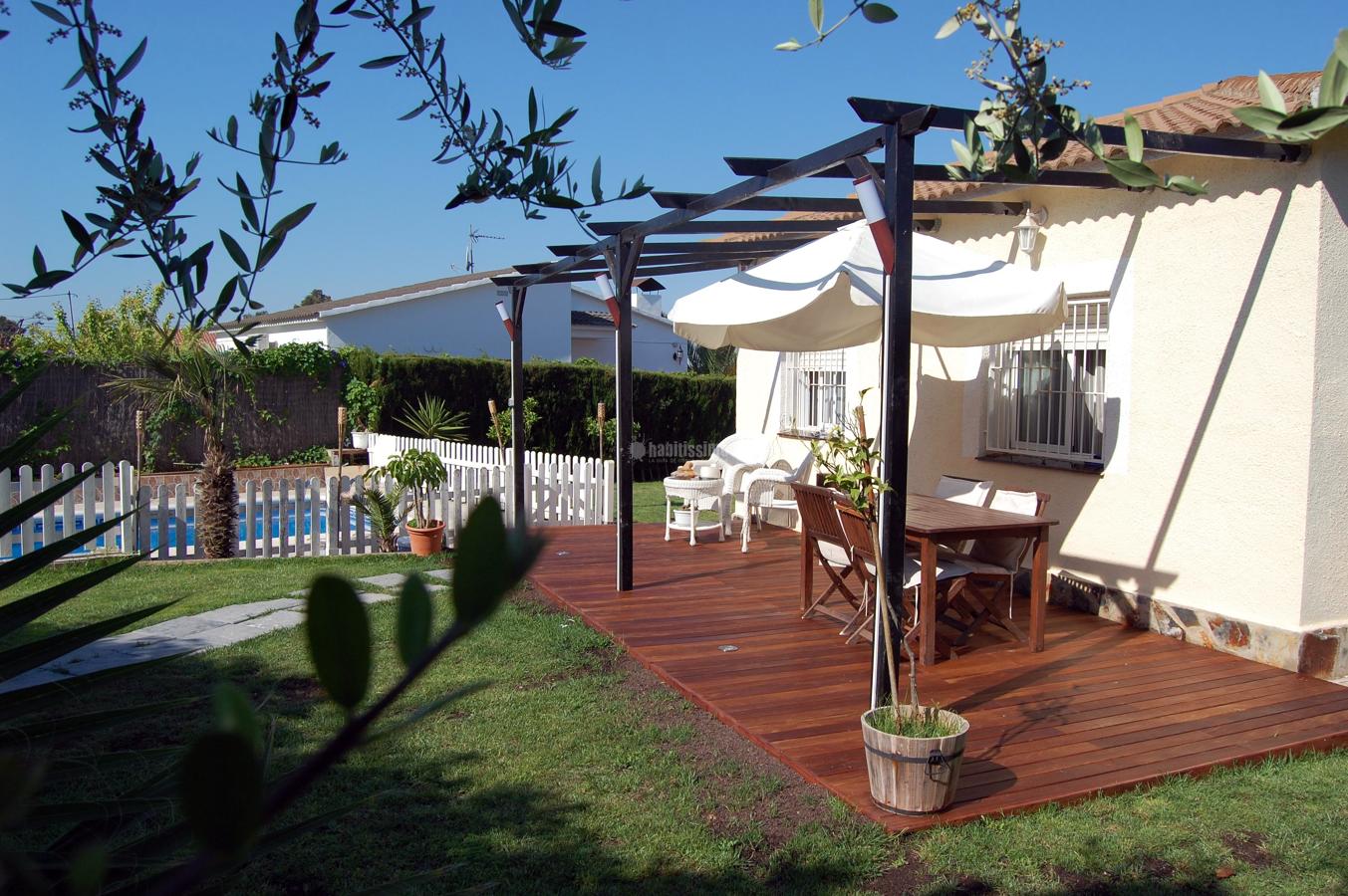 Tarima Tropical en Jardin