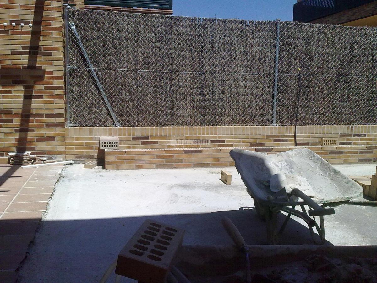 Solado Patio Interior y Realización De Jardineras