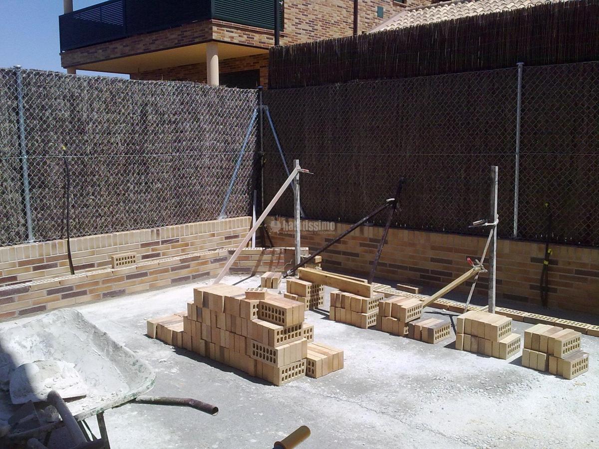 Solado Patio Interior y Realización De Jardineras