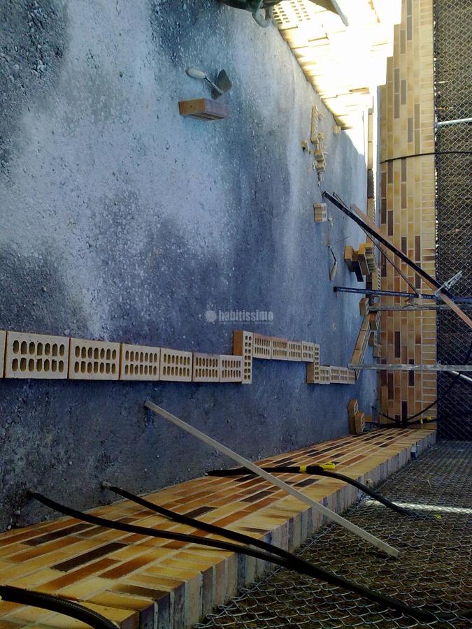 Solado Patio Interior y Realización De Jardineras