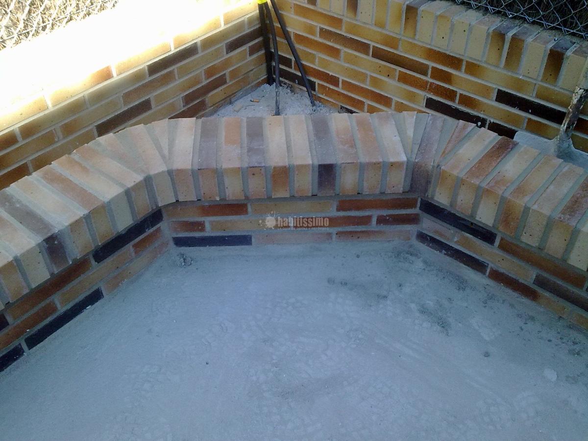 Solado Patio Interior y Realización De Jardineras