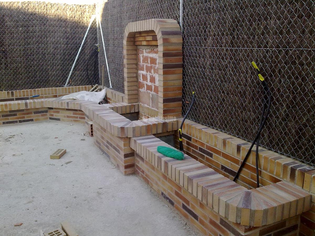 Solado Patio Interior y Realización De Jardineras