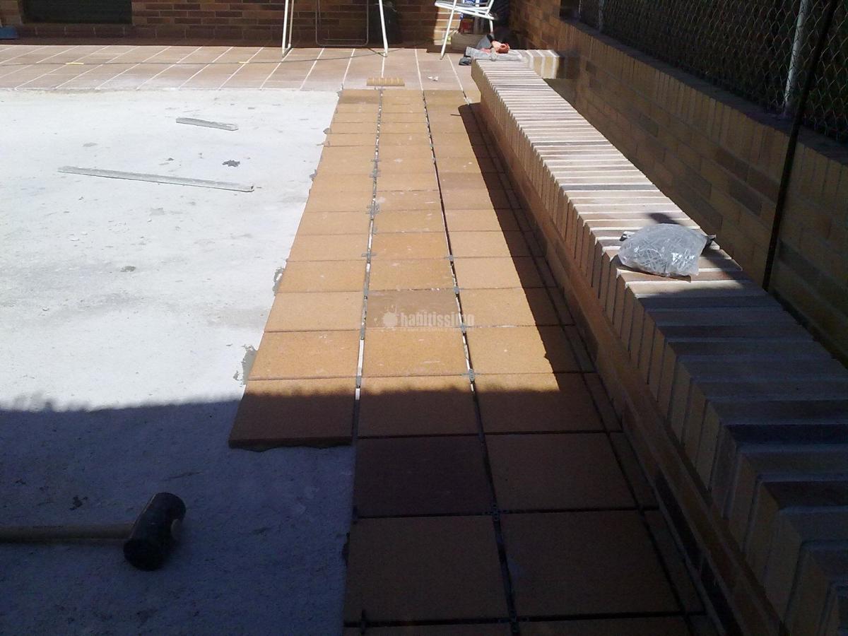 Solado Patio Interior y Realización De Jardineras