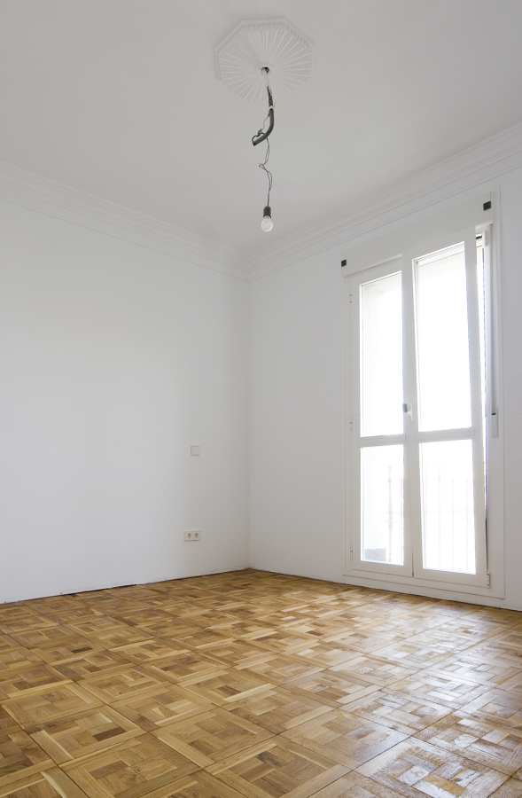 a falta de barnizar suelos