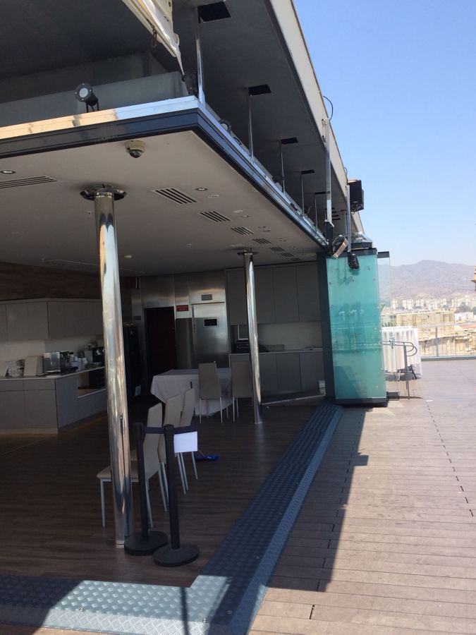 abierta otro ángulo