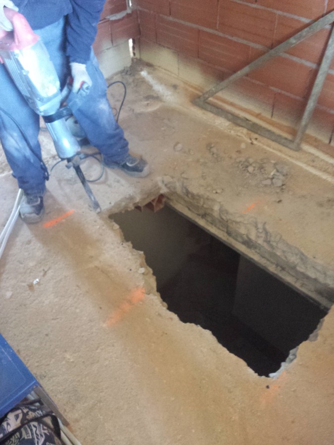 abriendo hueco para el sotano