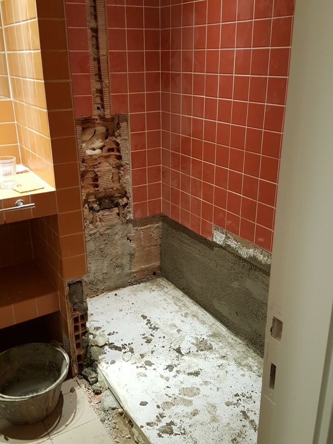 Abriendo rozas para la nueva instalacion.