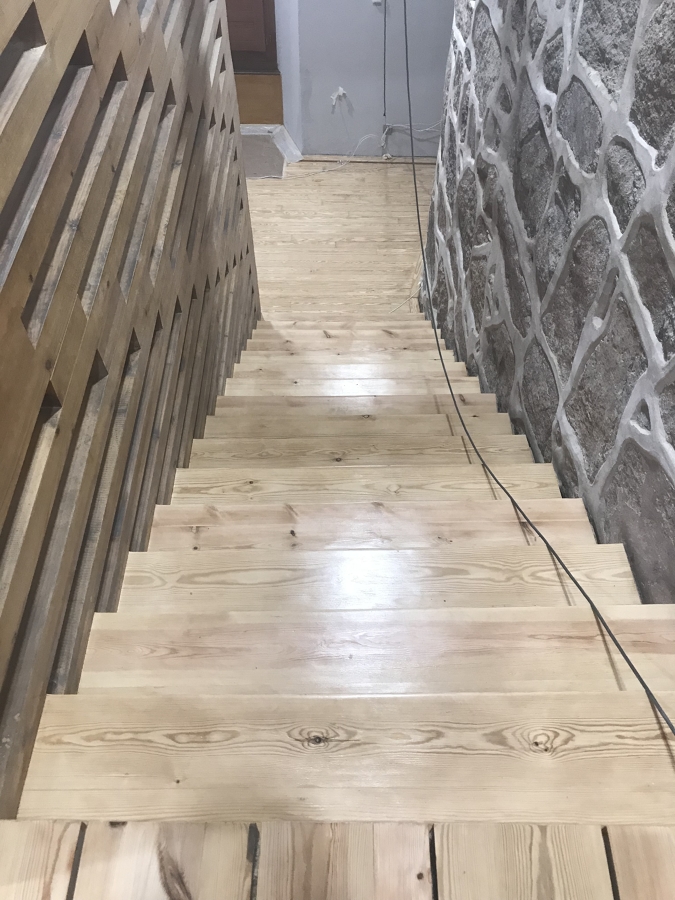 Acabado de Escalera con Barniz al Agua