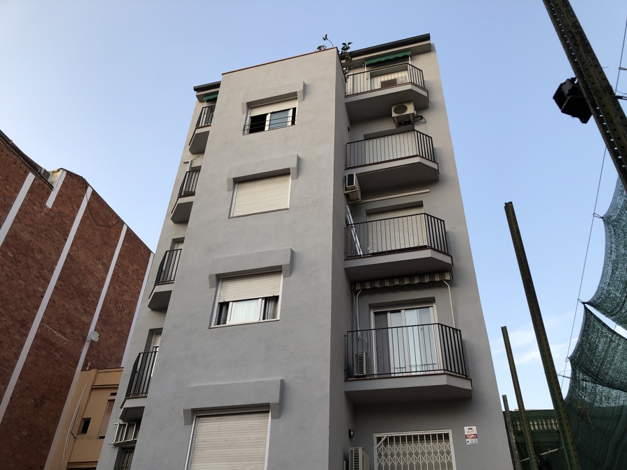 Acabado de fachada en color gris