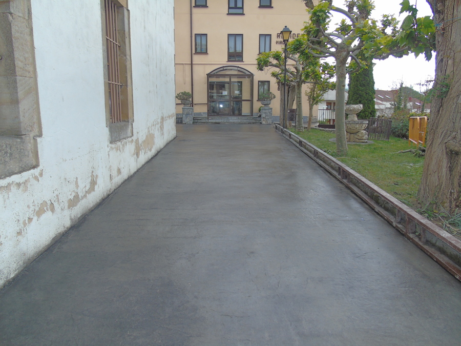 Acabado de hormigón impreso con el molde de manta,