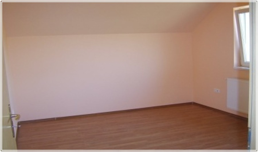 Acabado en liso y tarima flotante.