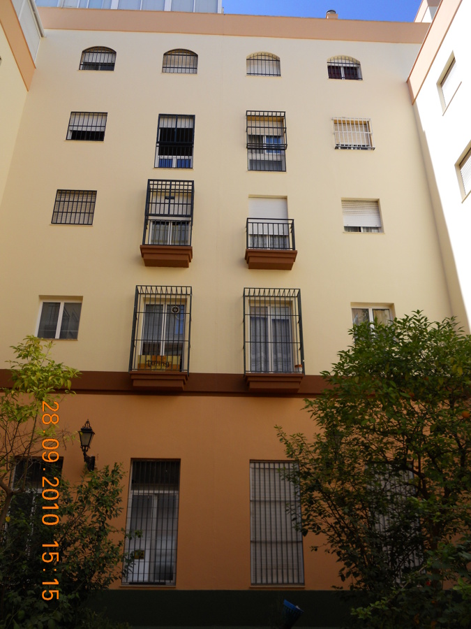 Acabado en tres colores. 