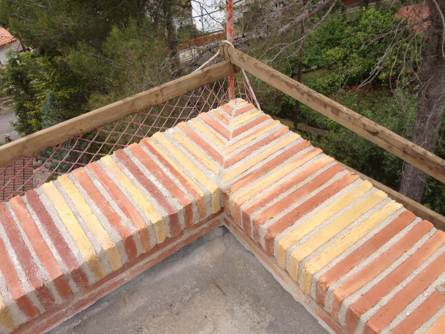 Acabado fachada con cubierta en Sardinel