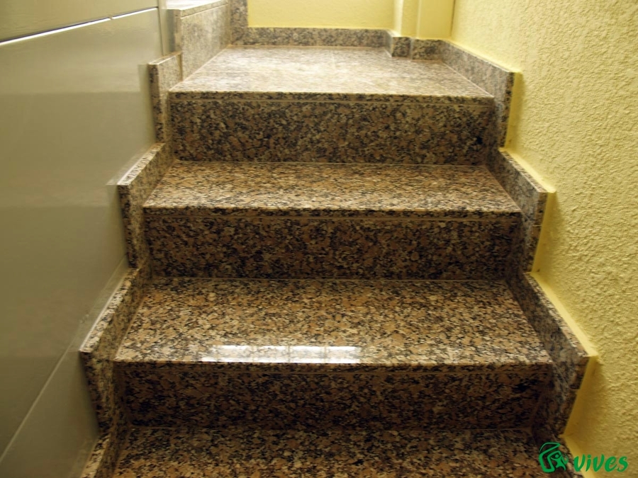 Acabados de granito en escaleras