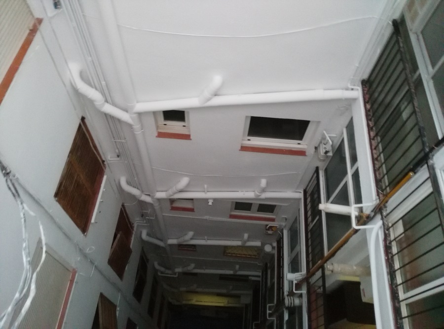 Acabados de reparación y pintura con trabajos verticales