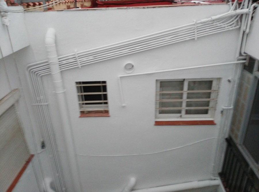 Acabados de reparación y pintura con trabajos verticales