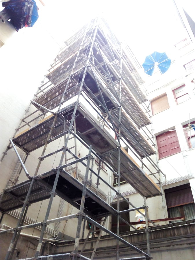 Accesibilidad portal, ascensor por patio interior.