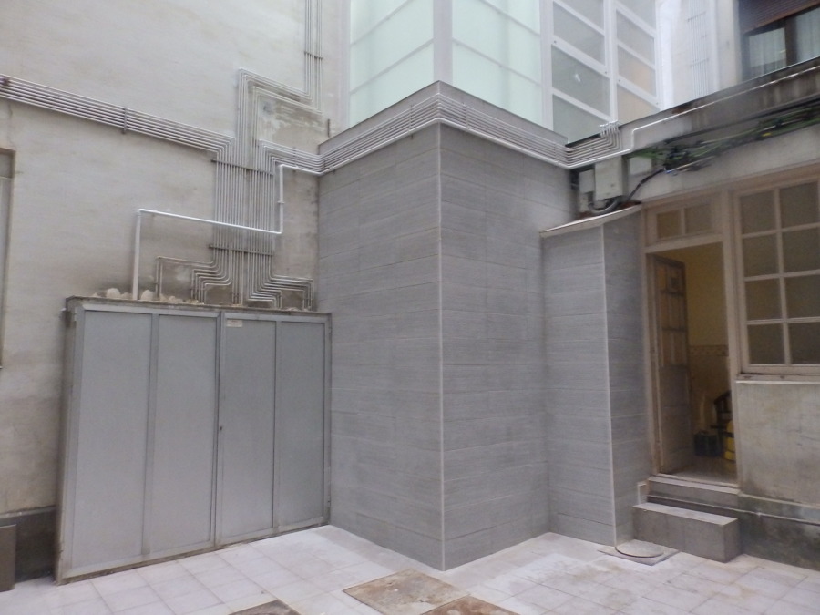 Accesibilidad portal, ascensor por patio interior.