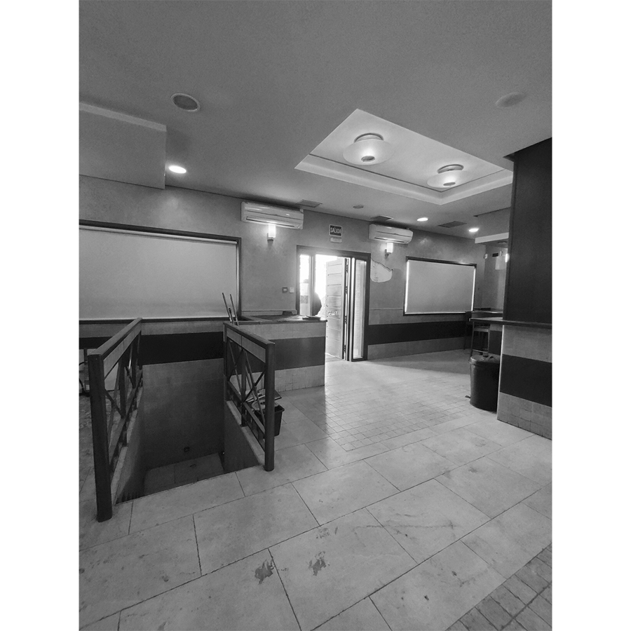 ACCESO A BAR Y ESCALERA A SÓTANO