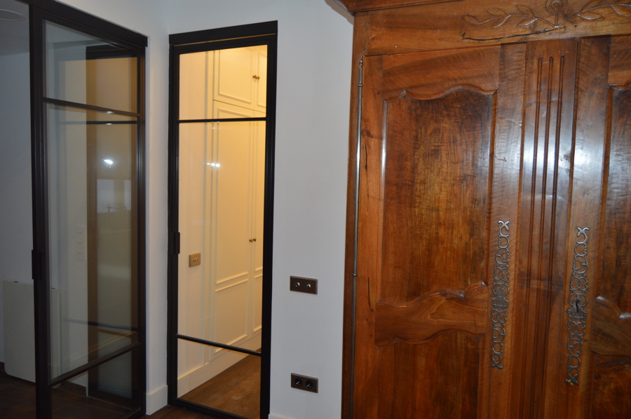 Acceso a cocina y dormitorio.